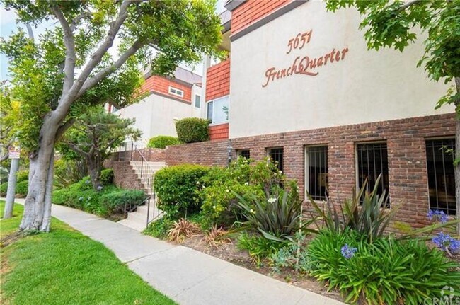Building Photo - Newly Renovated 1Bedroom 1 Bath Rental