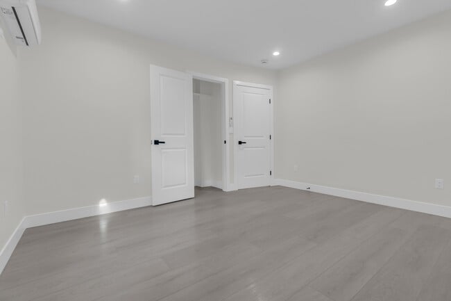 Photo - 4059 Denker Ave