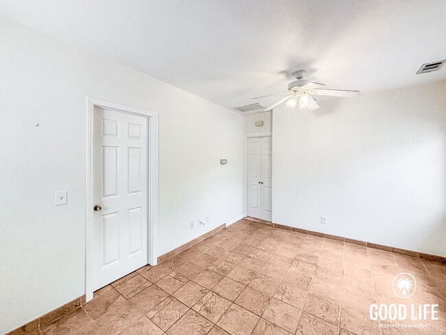 Photo - SD: Comfortable Junior 1BD/1BA Unit in Hillcrest with On-Site Laundry & Shared Courtyard Unit 4323 1/2 Cleveland Ave