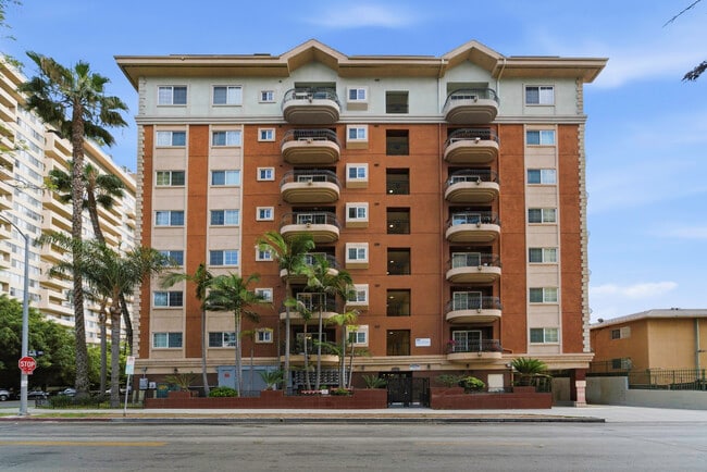 Building Photo - 700 S Ardmore Ave Unit #304