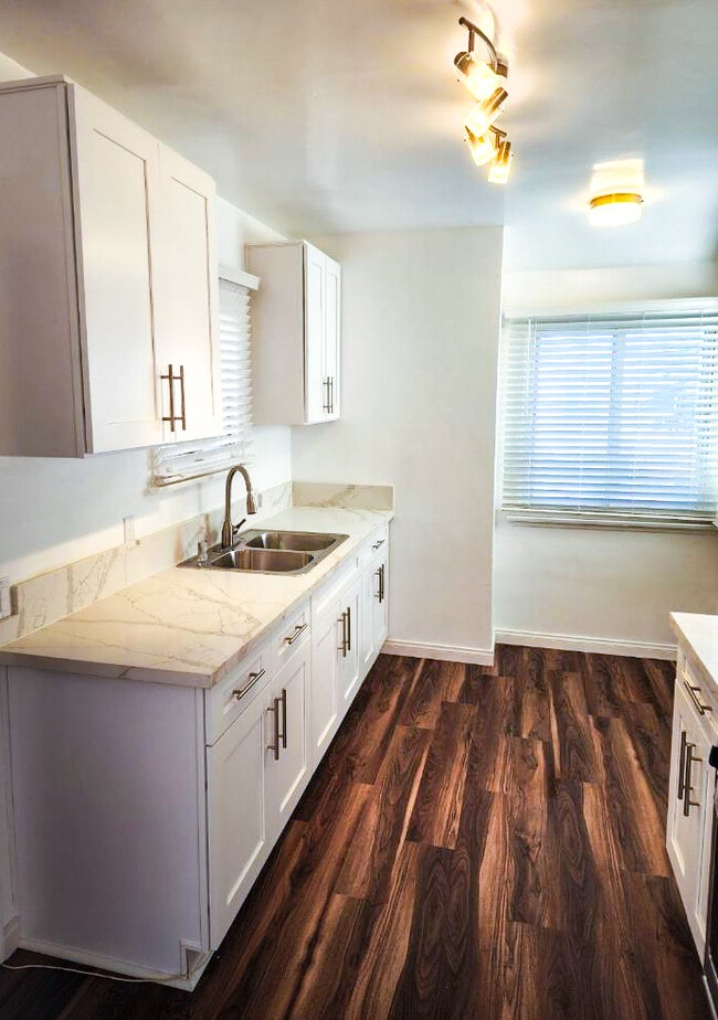 upgraded kitchen - 2708 W 85th St Unit 2708 W. 85th St