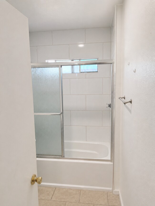 Photo - 1047 W Vernon Ave Unit 1047 1/2