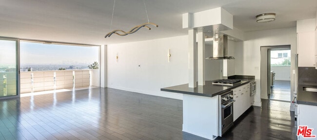 Building Photo - 8787 Shoreham Dr Unit 604