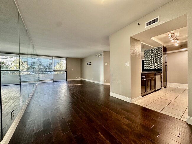 Dining to living - 600 W 9th St Unit 406