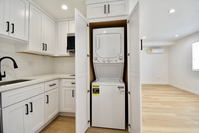 Photo - 2119 Elsinore St Unit 06