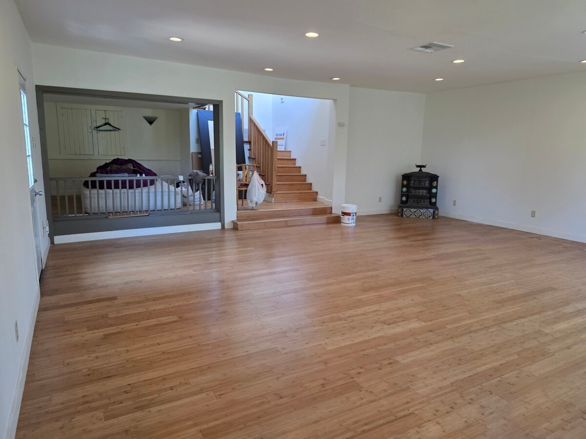 Studio with loft - 16 Champion Pl Unit A