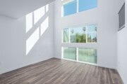 Bright Room - Vantage Apartments