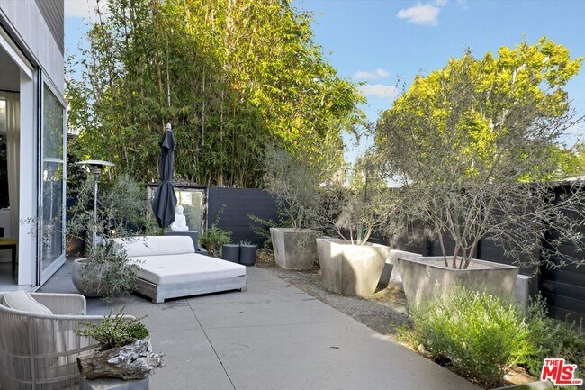 Photo - 2425 Clement Ave
