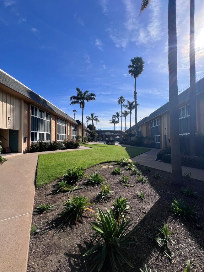 Building Photo - 2850 Adrian St Unit 107