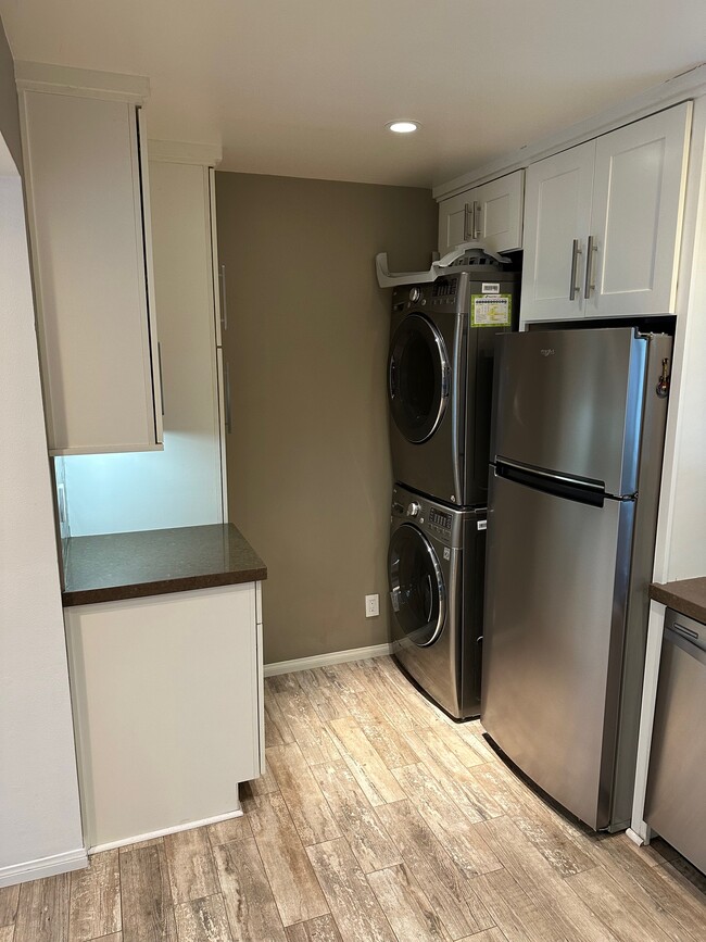 Kitchen Laundry - 1229 Rebecca Ln Unit B