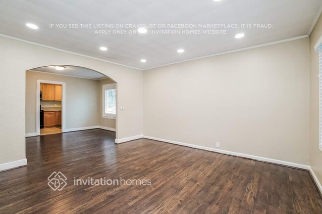 Photo - 10018 Silverton Ave