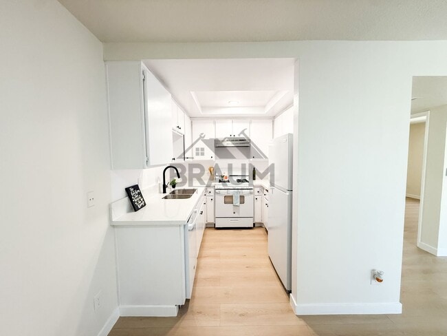 Photo - 5245 Riverton Ave Unit 102