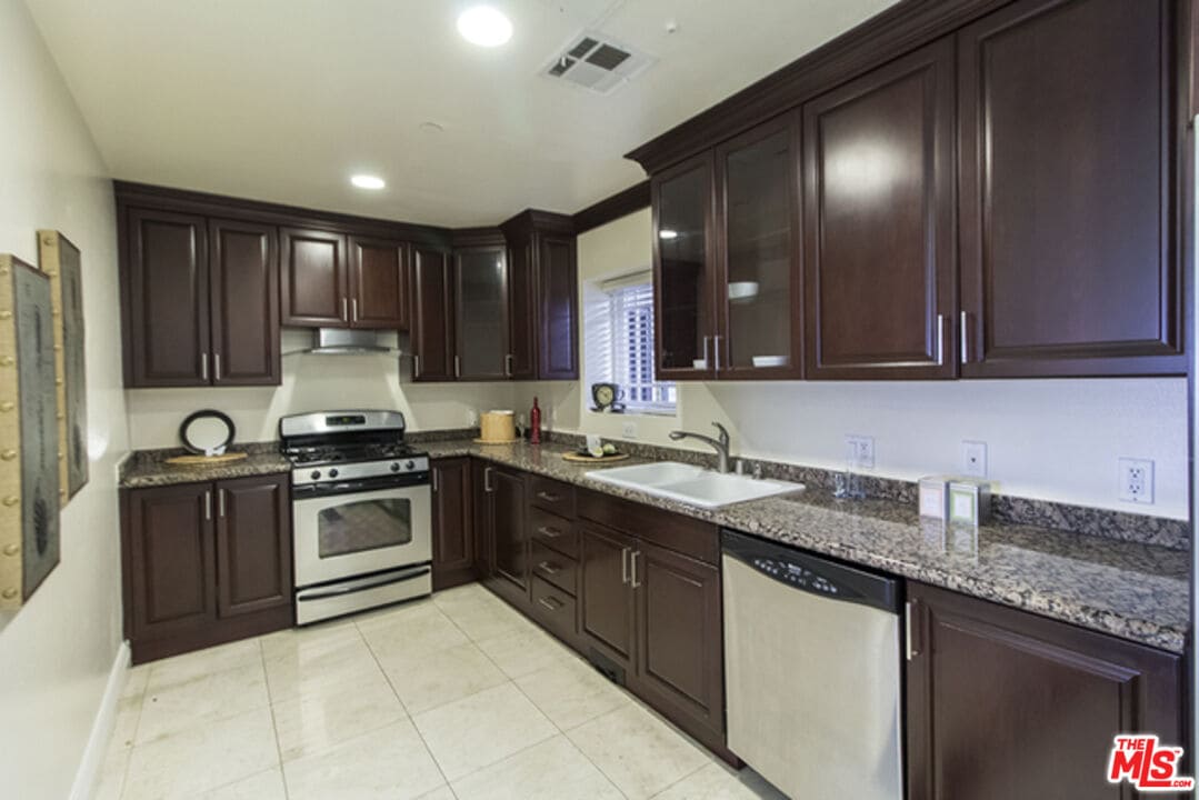 Photo - 1043 S Kenmore Ave Unit 506