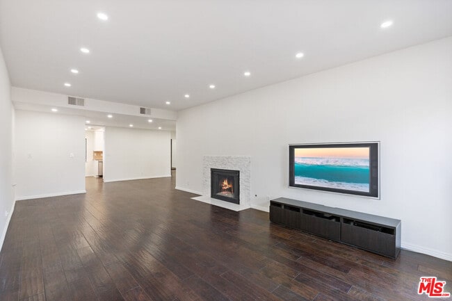 Photo - 310 Tahiti Way Unit 203