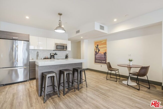 Photo - 932 S Hill St Unit 402