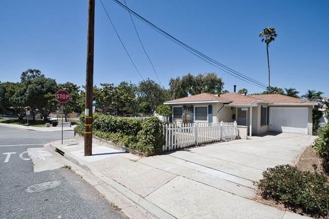 Building Photo - t1803R Unit 1803