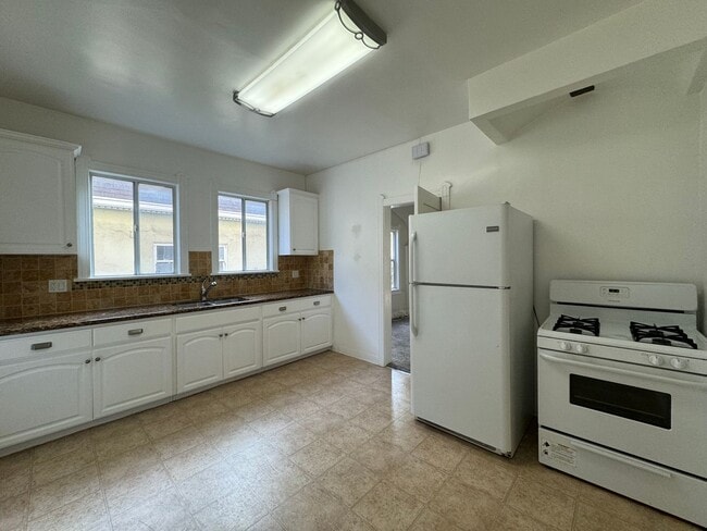 Photo - Welcome to Your New Home: Stunning Apartments in Orange St. Unit 6407 1/2 Orange St