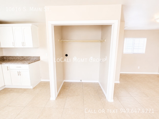 Photo - 10616 Main St