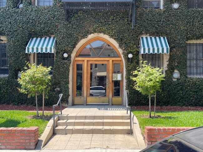 Building Photo - Studio Vacancy Unit 305