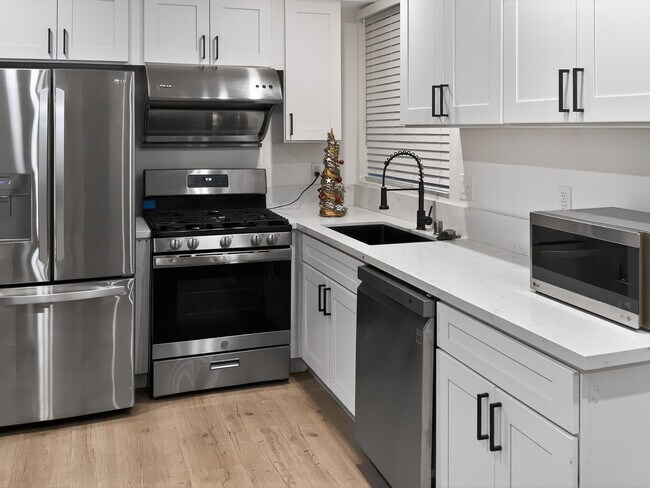 Photo - 2013 Raymond Ave Unit 2013 Raymond Ave-3B3B