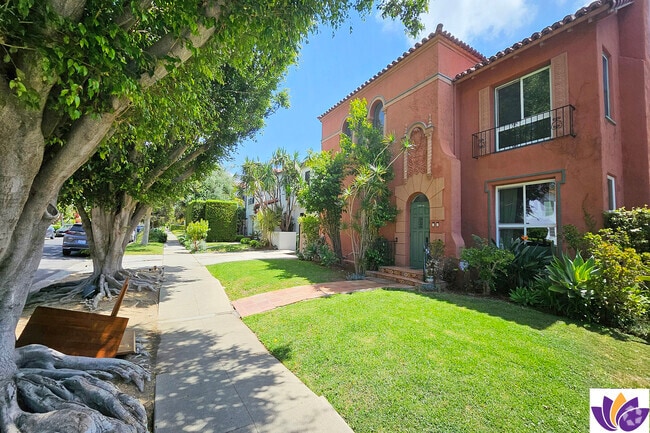 Building Photo - 1152 S Hayworth Ave Rental