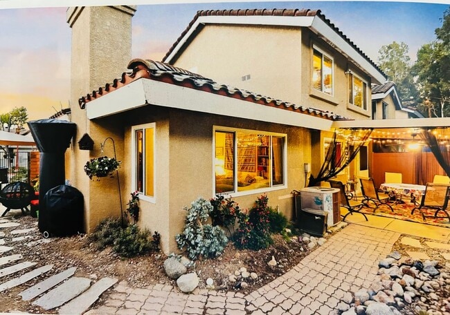 Photo - 1908 E Calico