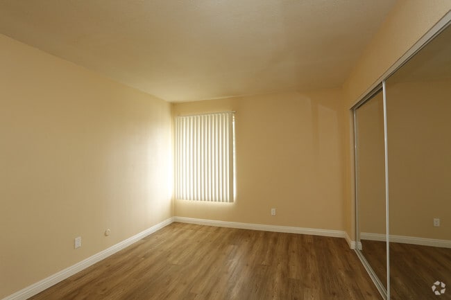 Bedroom - Glenwood Apartments