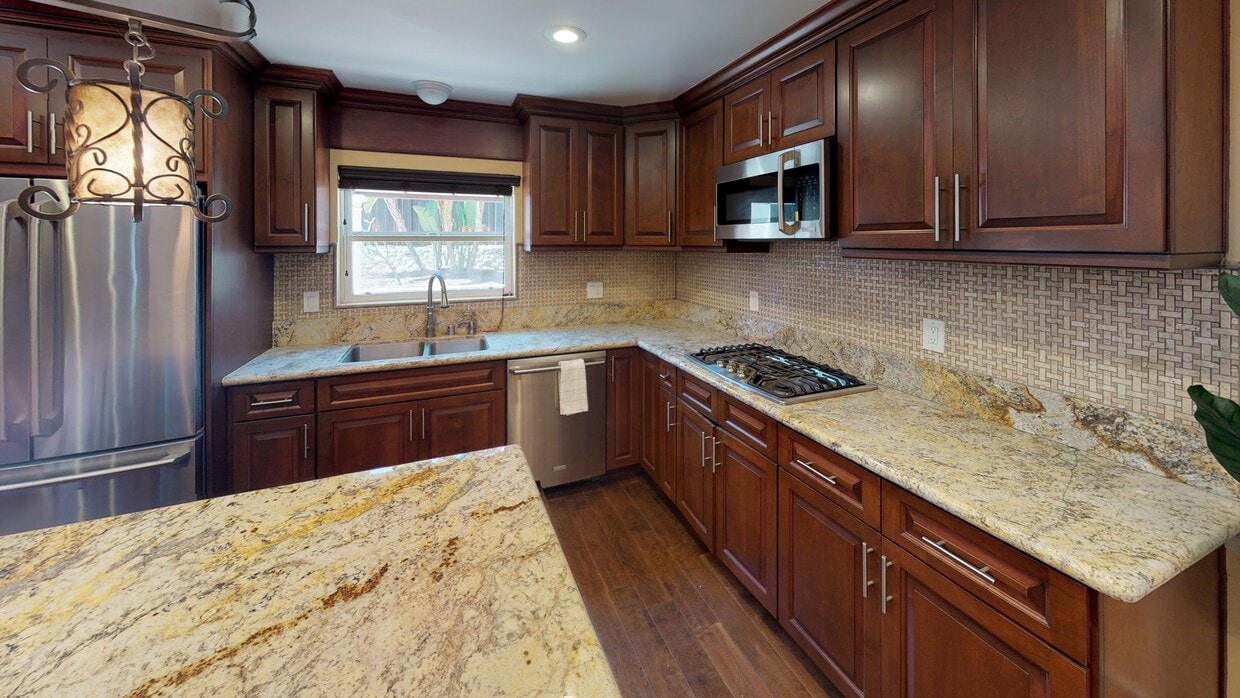 3D Tour - 2070 Rosecrans St