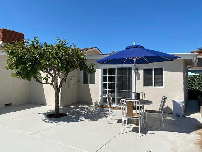 Building Photo - 2404 Chatsworth Blvd