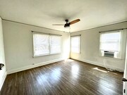 Photo - 855 1/2 W 43rd Pl