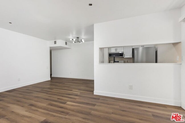Photo - 10960 Ashton Ave Unit 101