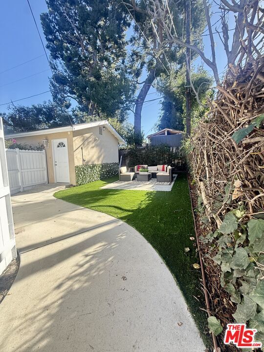 Photo - 18002 Collins St