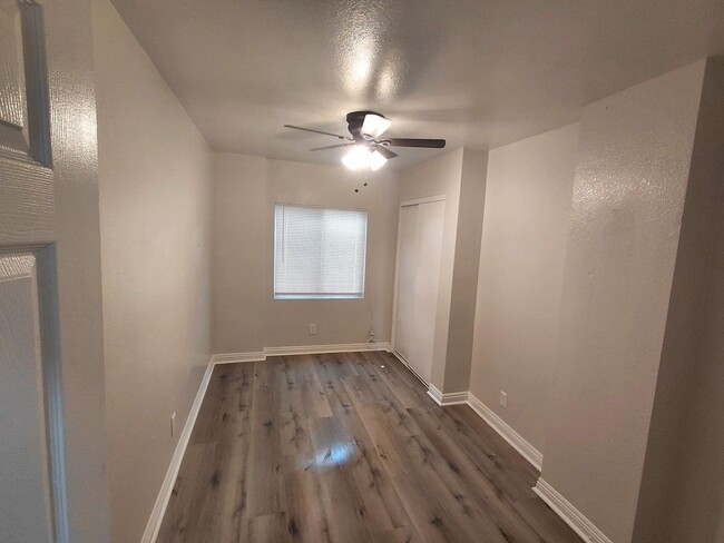 Photo - 851 W 93rd St Unit B