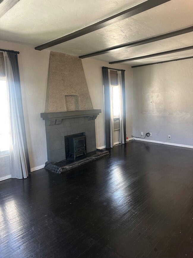Building Photo - 336 1/2 N Sierra Bonita Ave Unit Upper