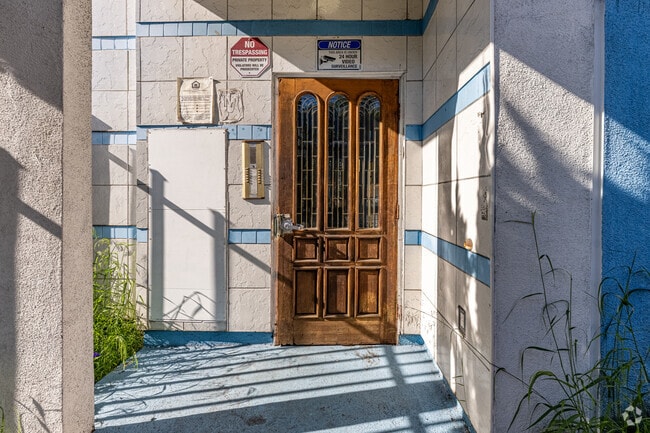 Entrance - 403 S Alvarado St