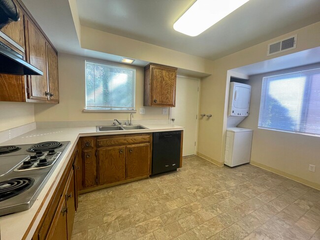 Photo - 755 Firenze Pl Unit B