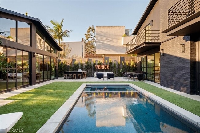 Building Photo - 354 5th Ave