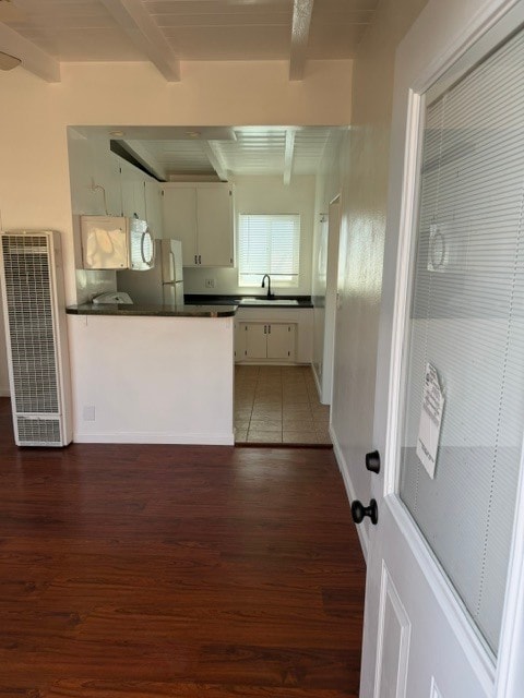 Upstairs unit, fresh paint, vaulted ceilings, lots of closet storage in bedroom and linen closet - 124 Quincy Ave Unit #4