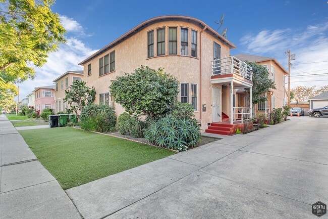 Building Photo - 3725 S Victoria Ave