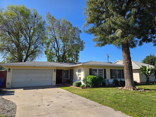 Photo - 3720 Yosemite Way