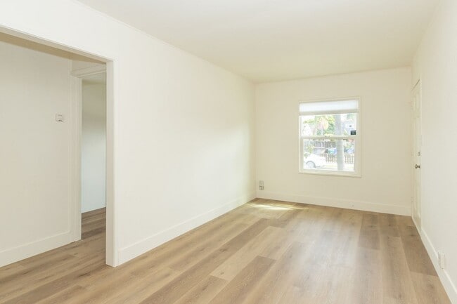 Photo - **REDUCED SECURITY DEPOSIT** Refreshed 2 Bed /1 Bath Pacific Beach Duplex Near the Ocean & Bay! Unit 4430