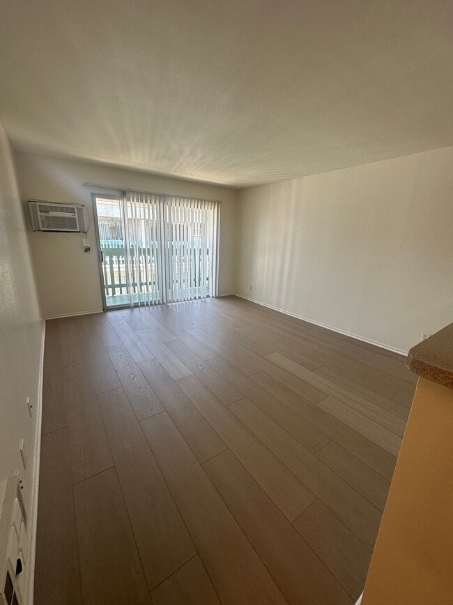 Photo - 3415 Linden Ave Unit 105