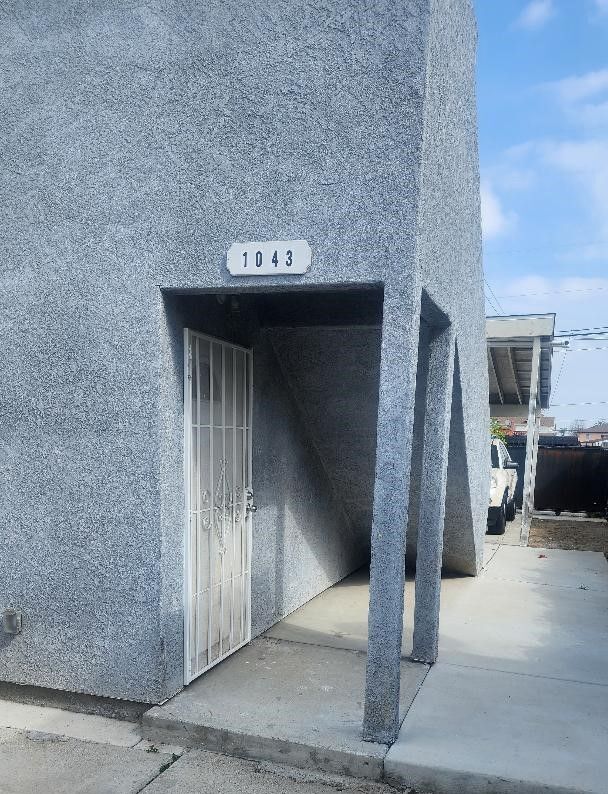 Photo - 1043 W 107th St