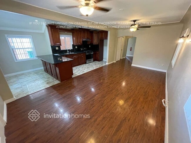 Photo - 260 E Plenty St