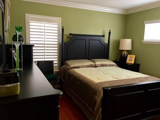 2nd bedroom with enough room for king size bed - 14575 Baylor Ave