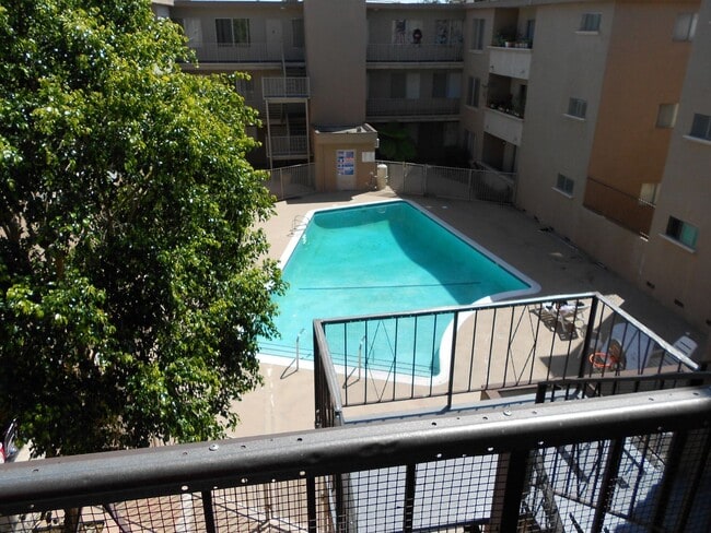 Photo - 6041 Whitsett Ave Unit 205