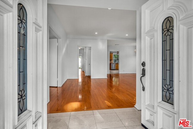 Photo - 922 S Bundy Dr