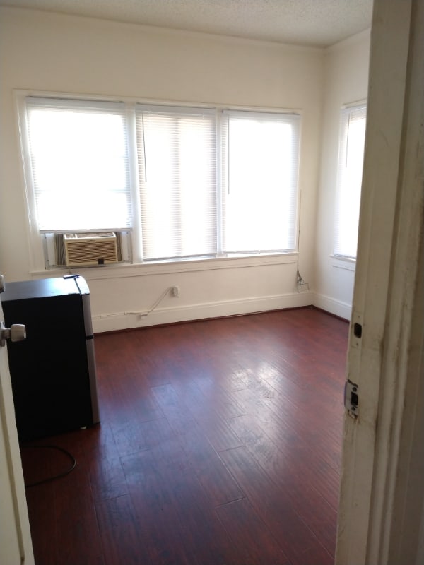 Photo - 1833 W 11th Pl