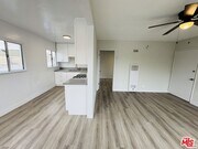 Photo - 810 W 62nd St House