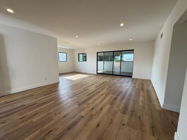 Photo - 1347 N Stanley Ave